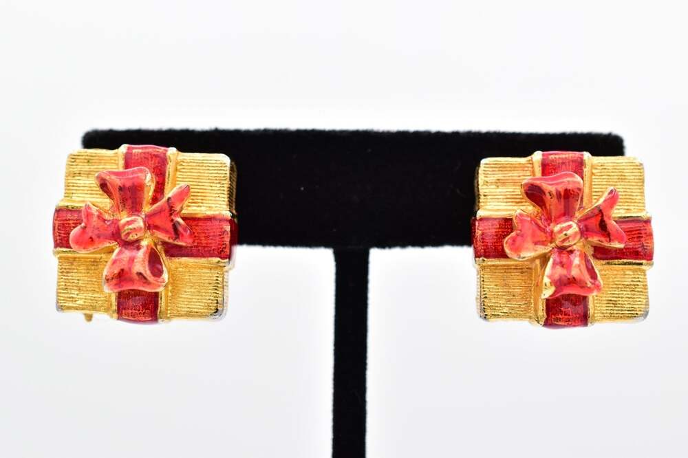 Vintage Gift Box Clip On Earrings Gold Tone Red Enamel Holiday Christmas BinH